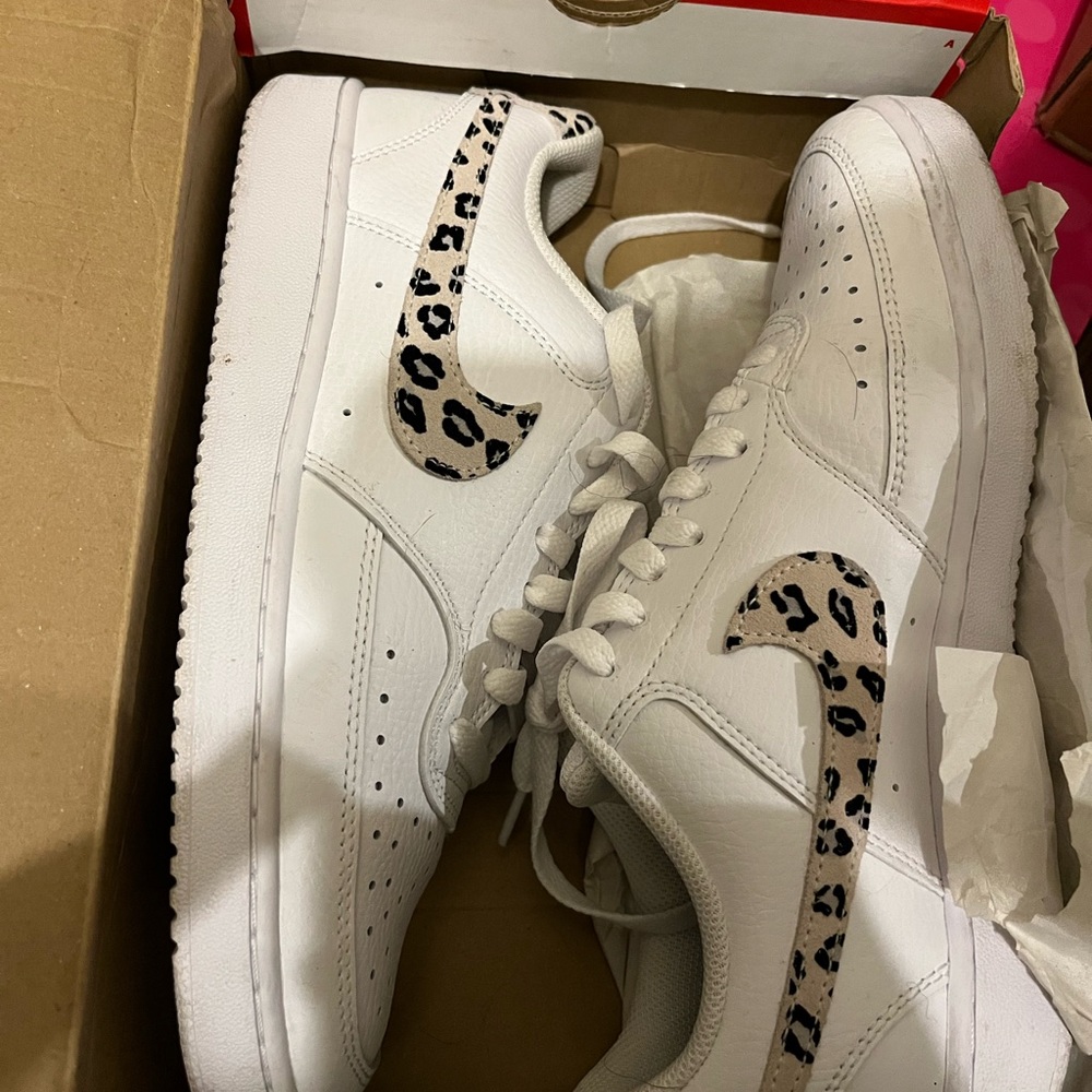 Nike court vision lows size 10 women